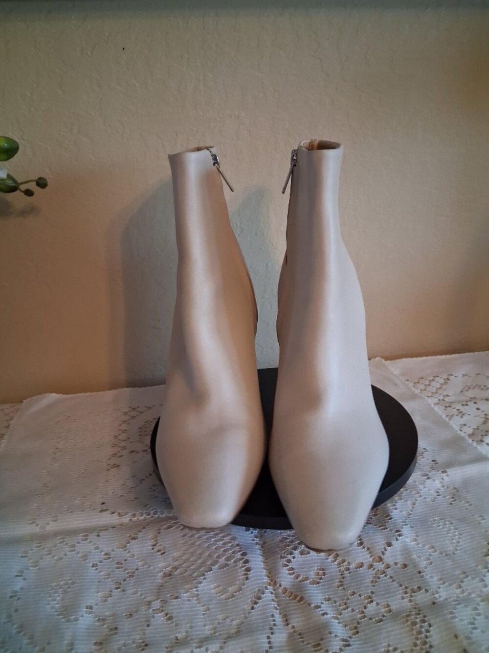 Mark Fisher L.T.D. Yanar pointed toe ankle boots. Ivory shade. Size 9 1/2. - Picture 5 of 15